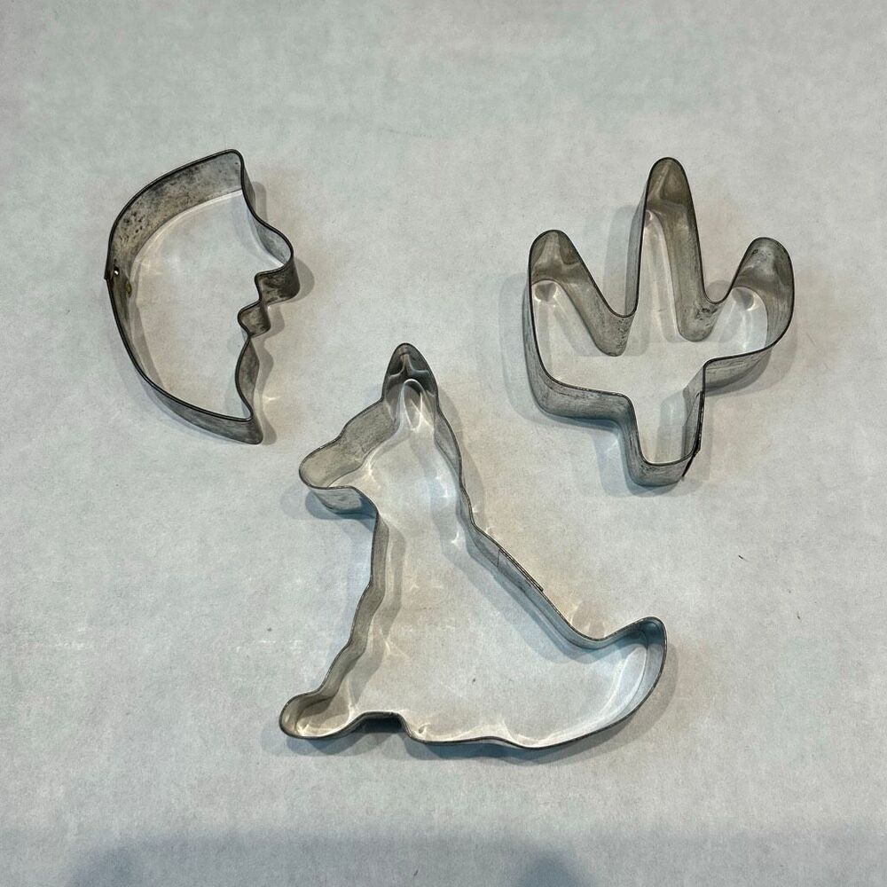 Vtg SET Aluminum Cookie CutterβMetal Coyote Cactus Moon Southwest